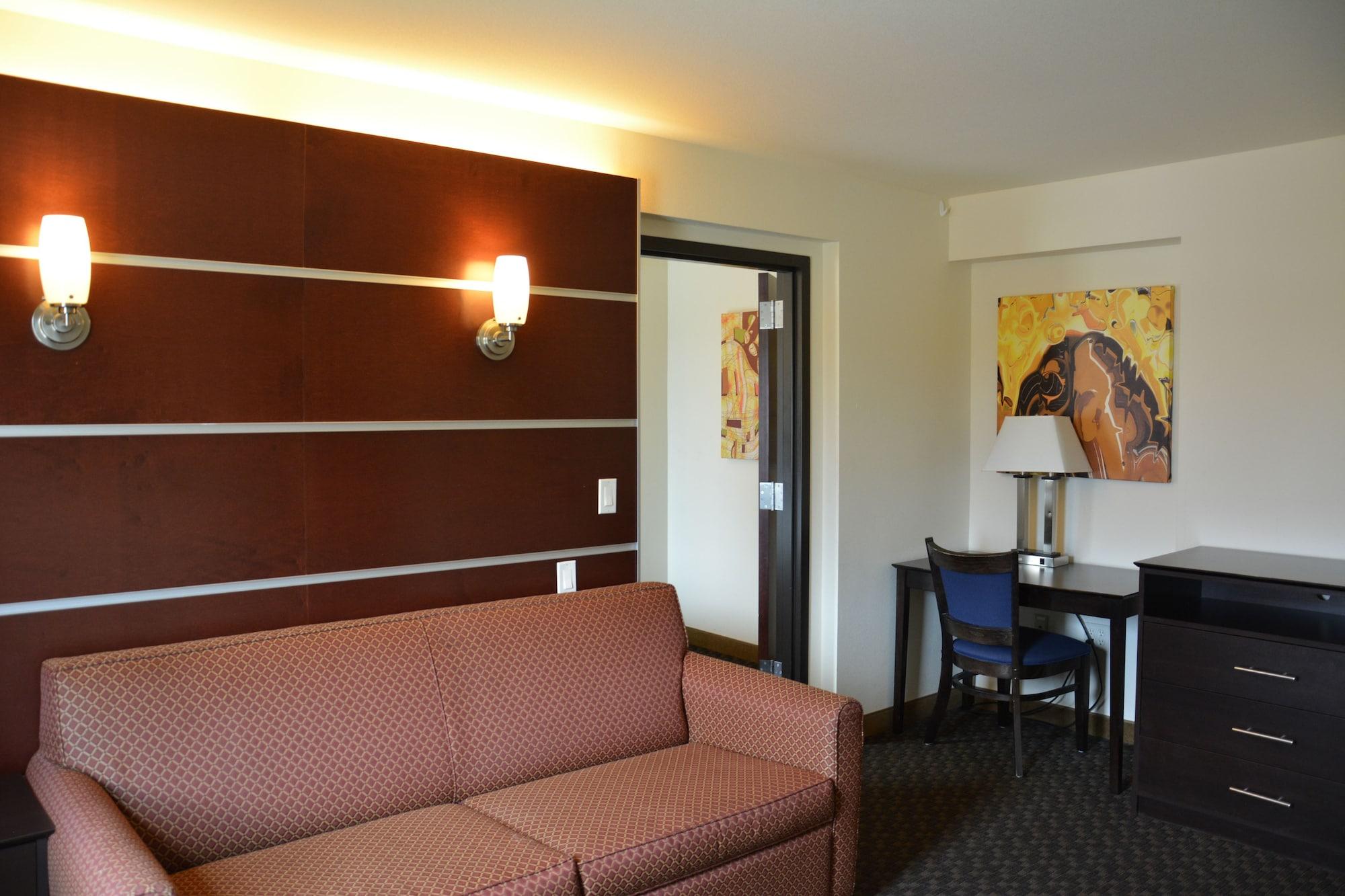 Days Inn & Suites By Wyndham Milwaukee Bagian luar foto